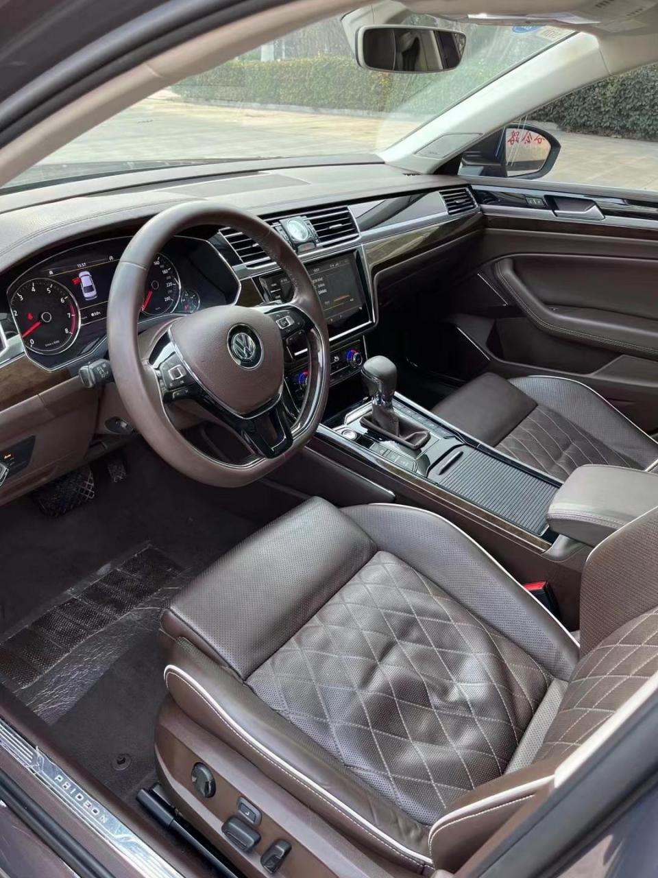 7215最新到店 2018年大众辉昂 18款四驱旗舰版 指导价55.