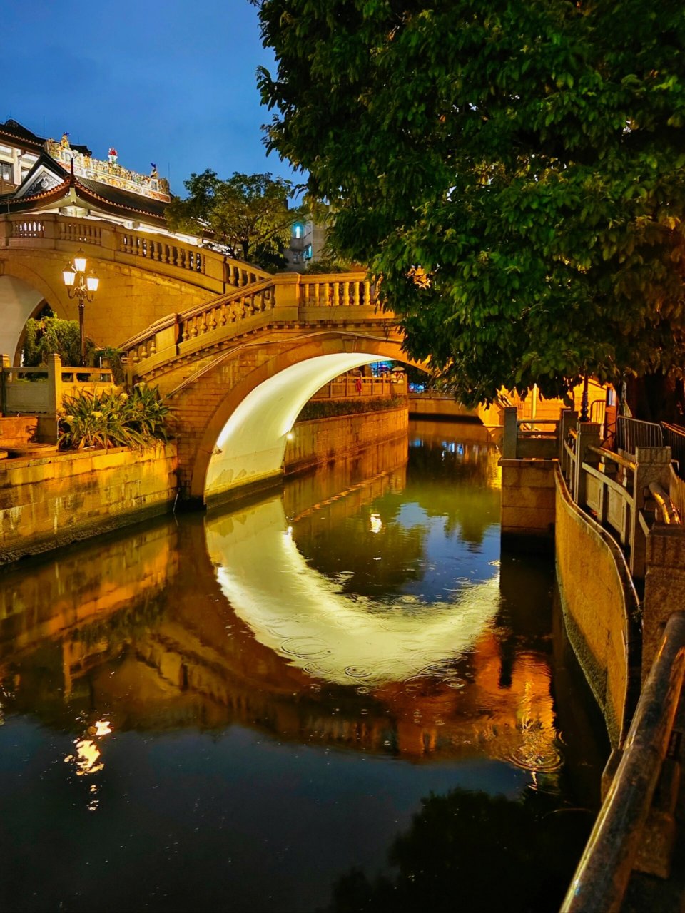 广州市荔湾区的恩宁路,有一个被誉为广州最美骑楼街的地方——永庆坊