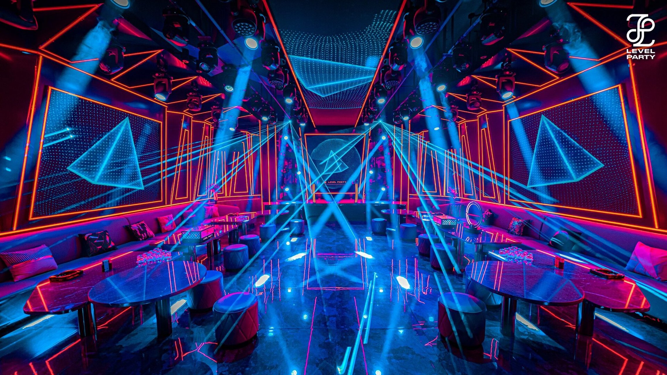 三四线小城市唱歌ktv包厢照片拍摄 不好拍啊 废片太多了 除非 #拍摄