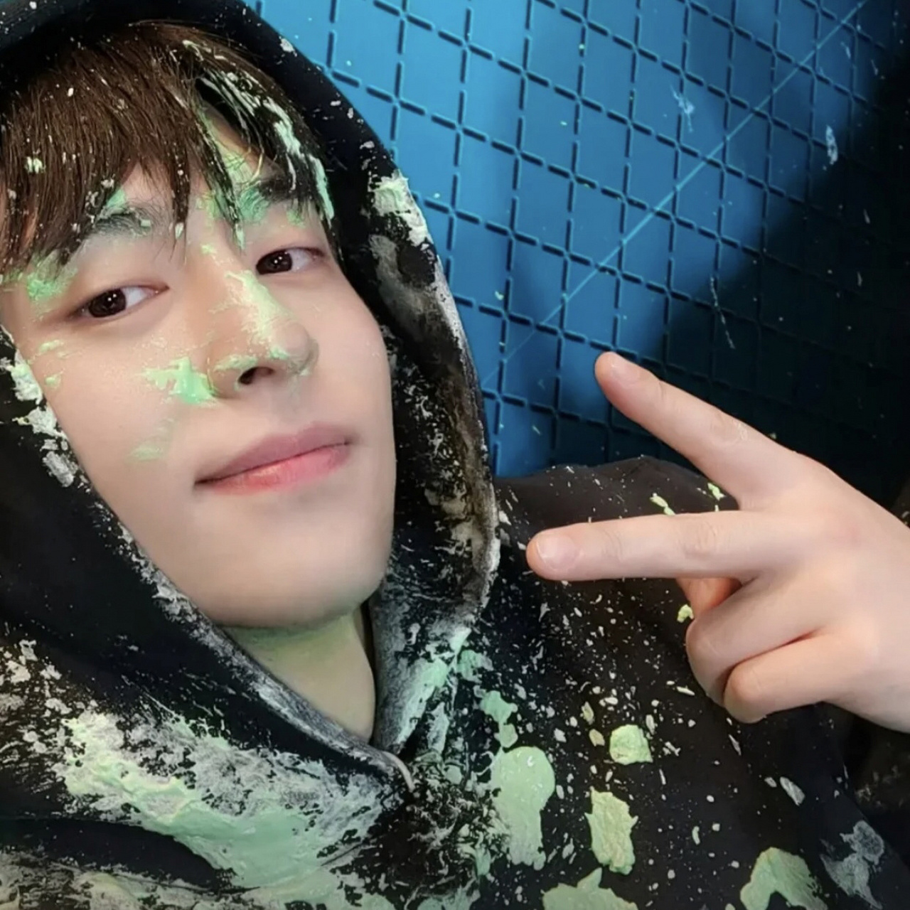 高清壁纸|邓伦出道九周年快乐98 最后两张可以做微信背景图 (最后一