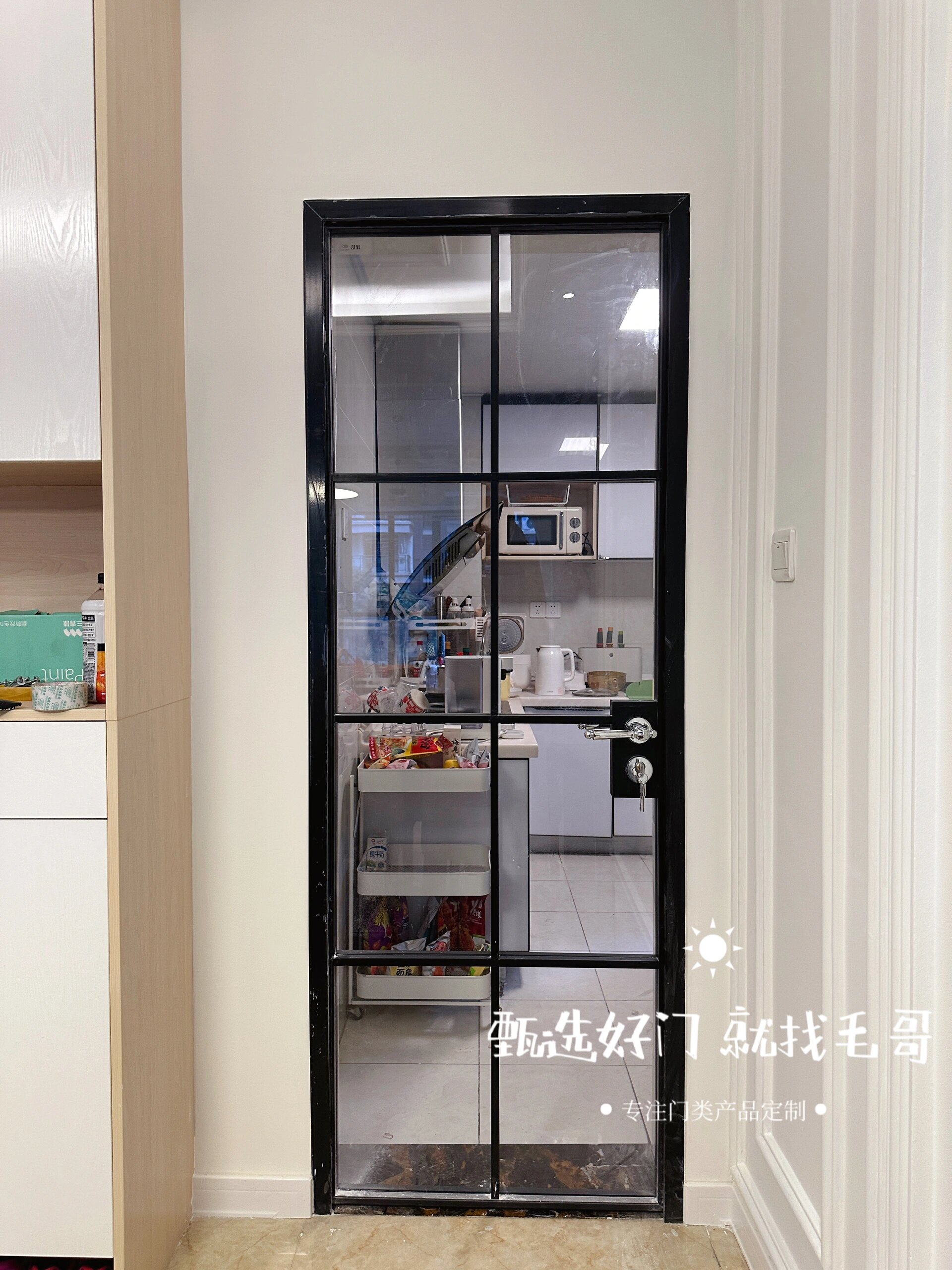 极窄复古钛合金门