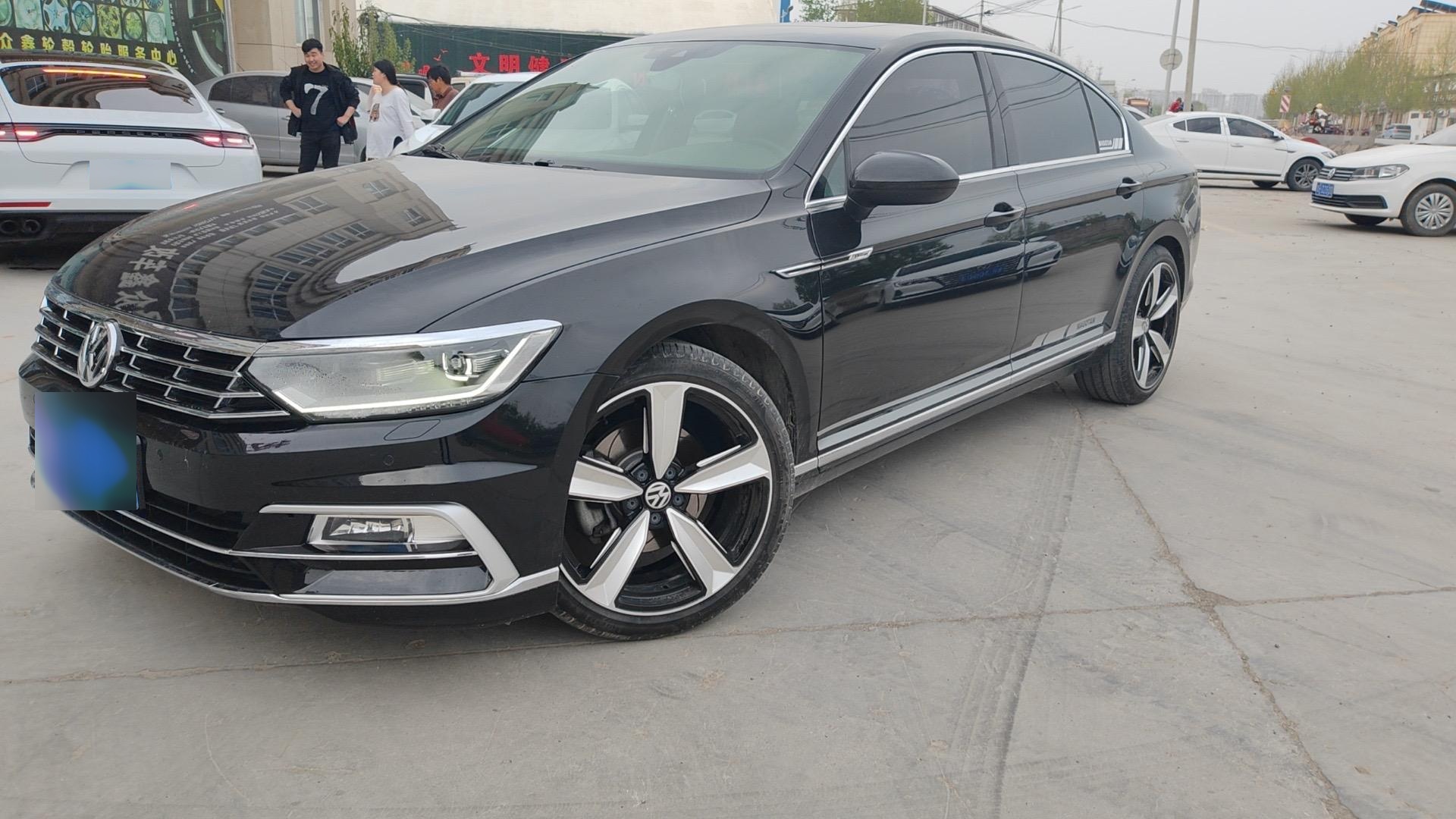 大众迈腾升级19寸大宝剑轮毂搭配倍耐力235 40 19 轮胎 完美上车