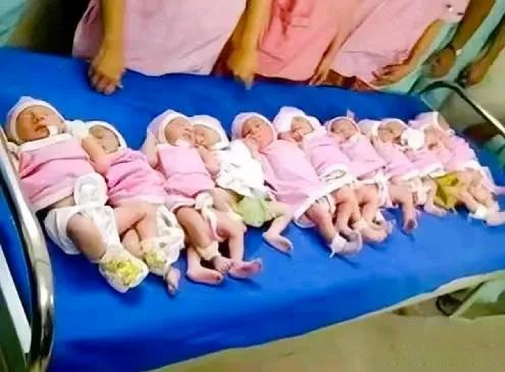 福建一名女子怀12胞胎,进产房前,丈夫祈祷一定要生6个女儿6个儿子