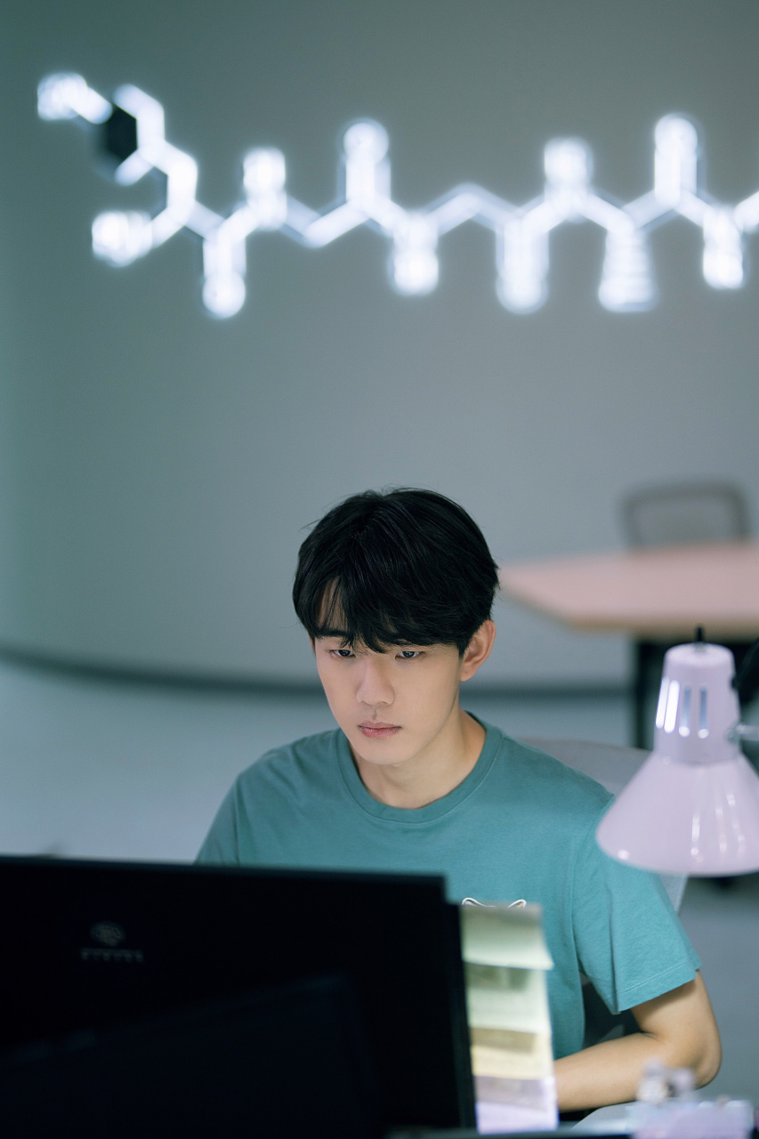 理科生坠入情网# 今天继续 顾晨班长上线