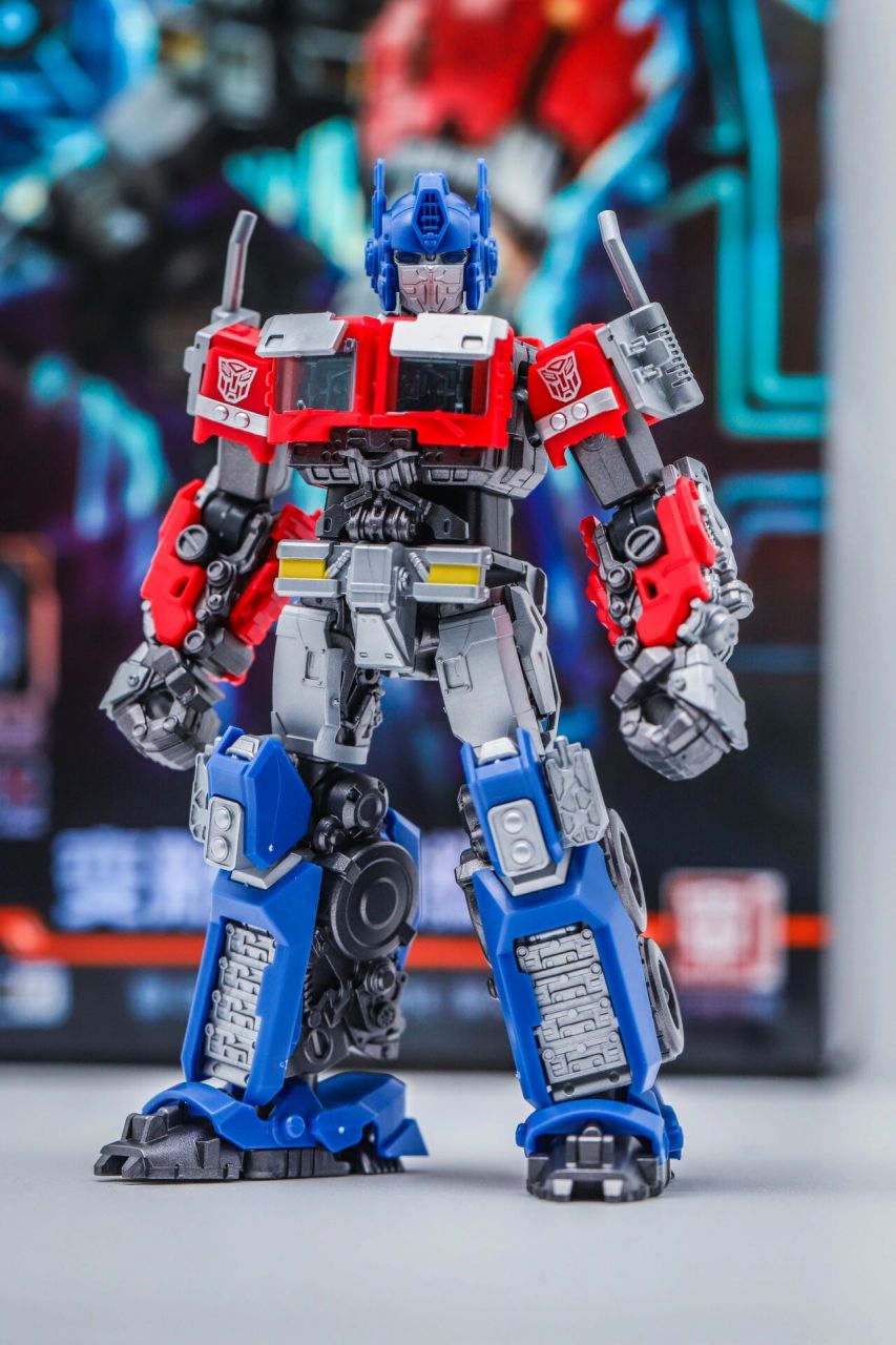 布鲁可 变形金刚超越版 擎天柱 积木机构结合板件的玩法取了各自的