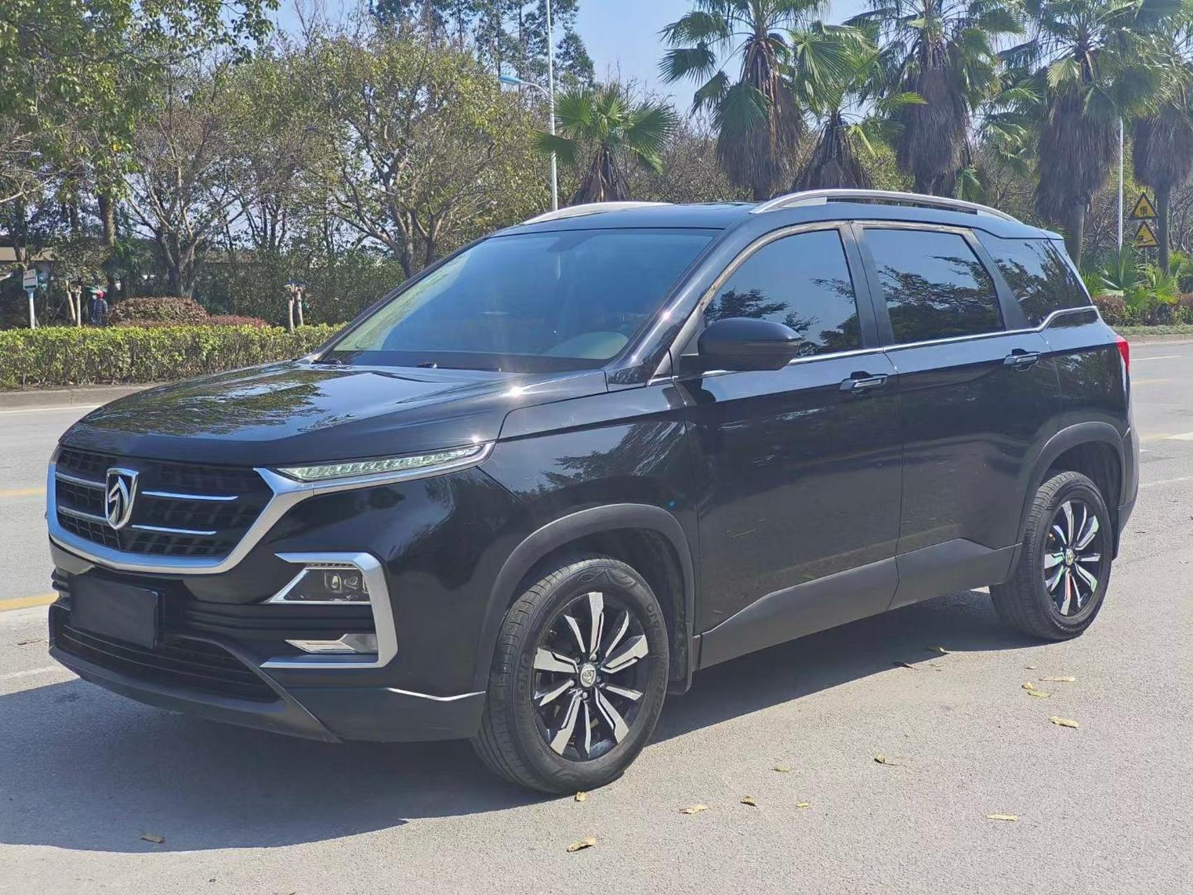 售价4.xx万,19年1月上牌,宝骏530顶配版本,1.