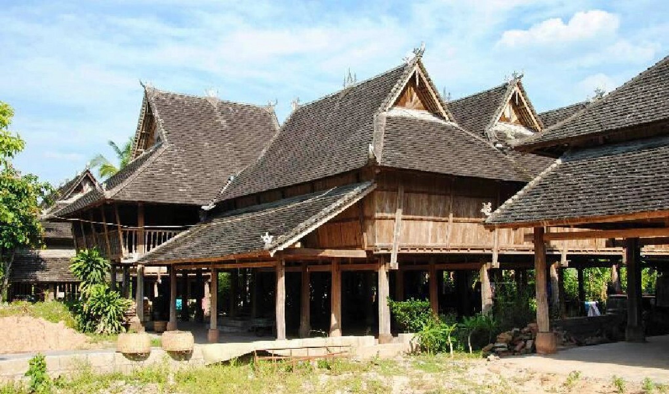 【建筑知识点】中国传统民居之傣族竹楼 中国的疆域辽阔,又是一个由多