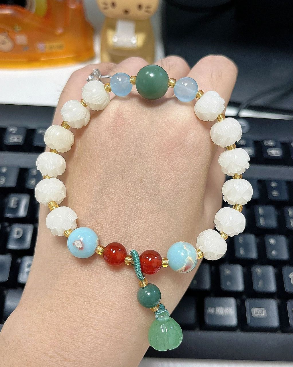 法喜寺莲花白菩提手串(特别美) 以为戴着会硌手 没想到一点也不 非常