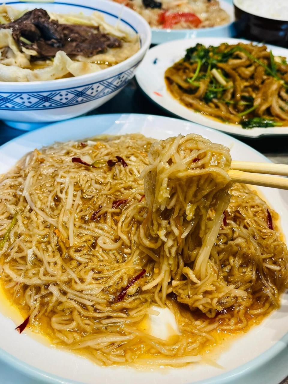 最近保定旅游真的太火啦 必须推荐一下我从小吃到大的安家罩饼 饼每天