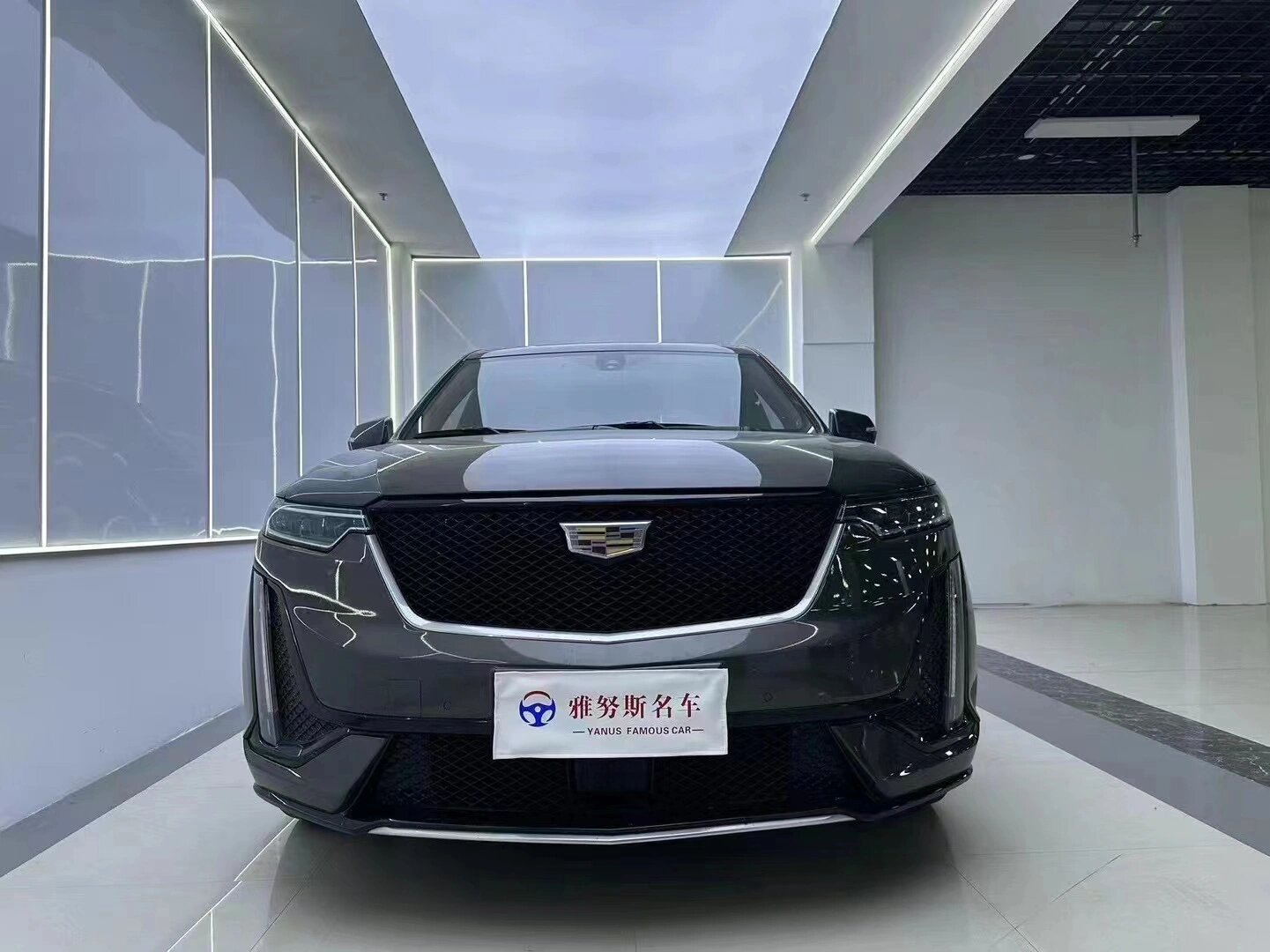 18 2021年凯迪拉克xt6 多功能方向盘 电动座椅 前排座椅加热 全景天窗