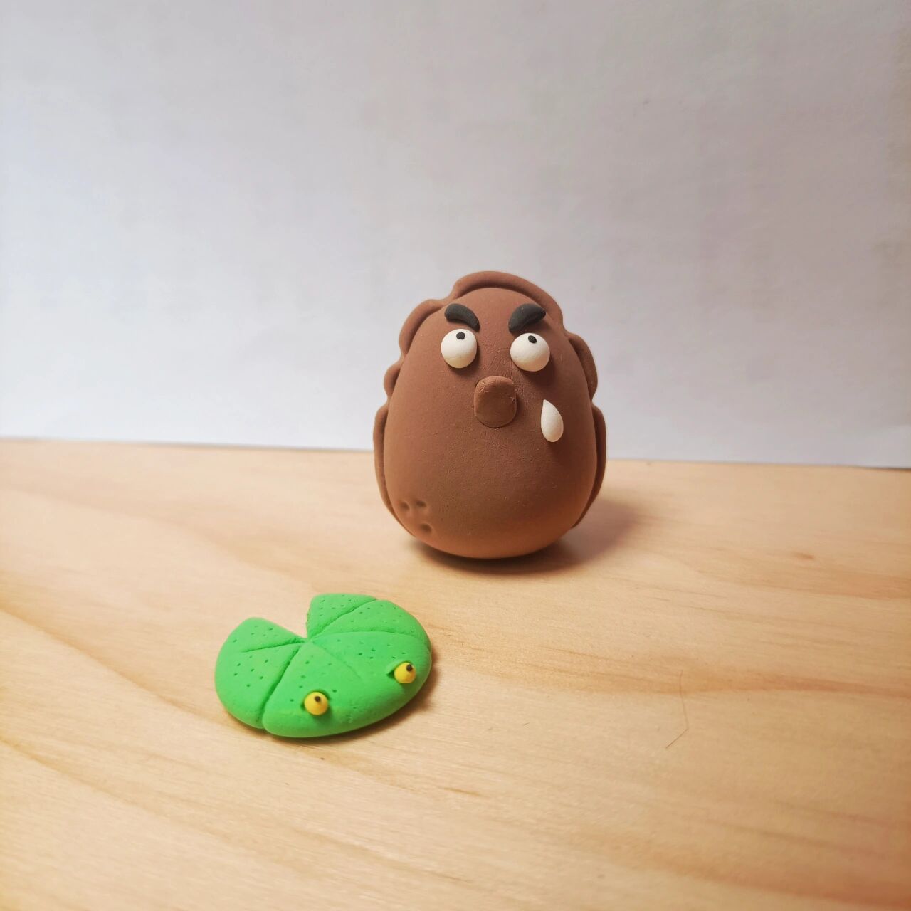 纸黏土作品‖植物大战僵尸   逛完集市,儿子看着呢些泥人想要豌豆射手