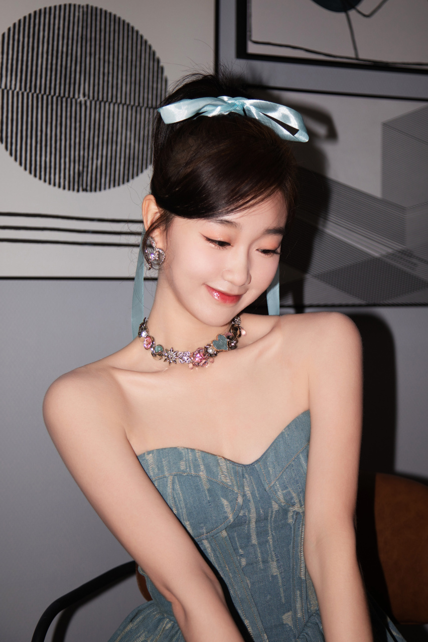 李子璇#熠熠生辉欢喜大赏# @李子璇 《why oh why》舞台,今晚8点欢乐