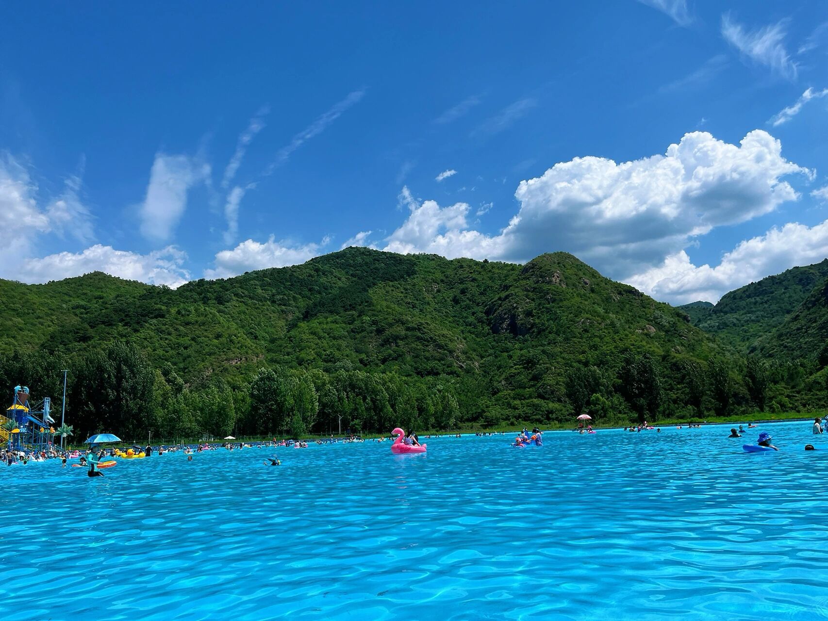 人间花海北京夏天游泳好去处值得一去 周末无聊和家人一起决定去人间