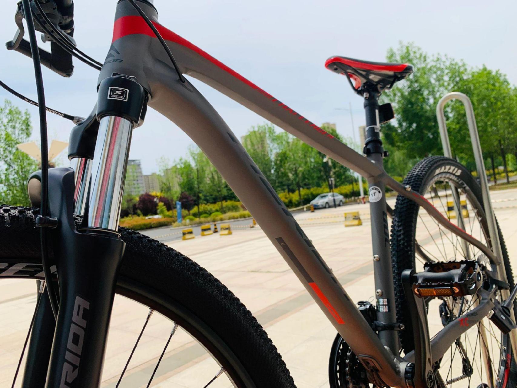 美利达 挑战者300 川藏神车 车架:hfs铝合金内走线椎管车架 速别:30s