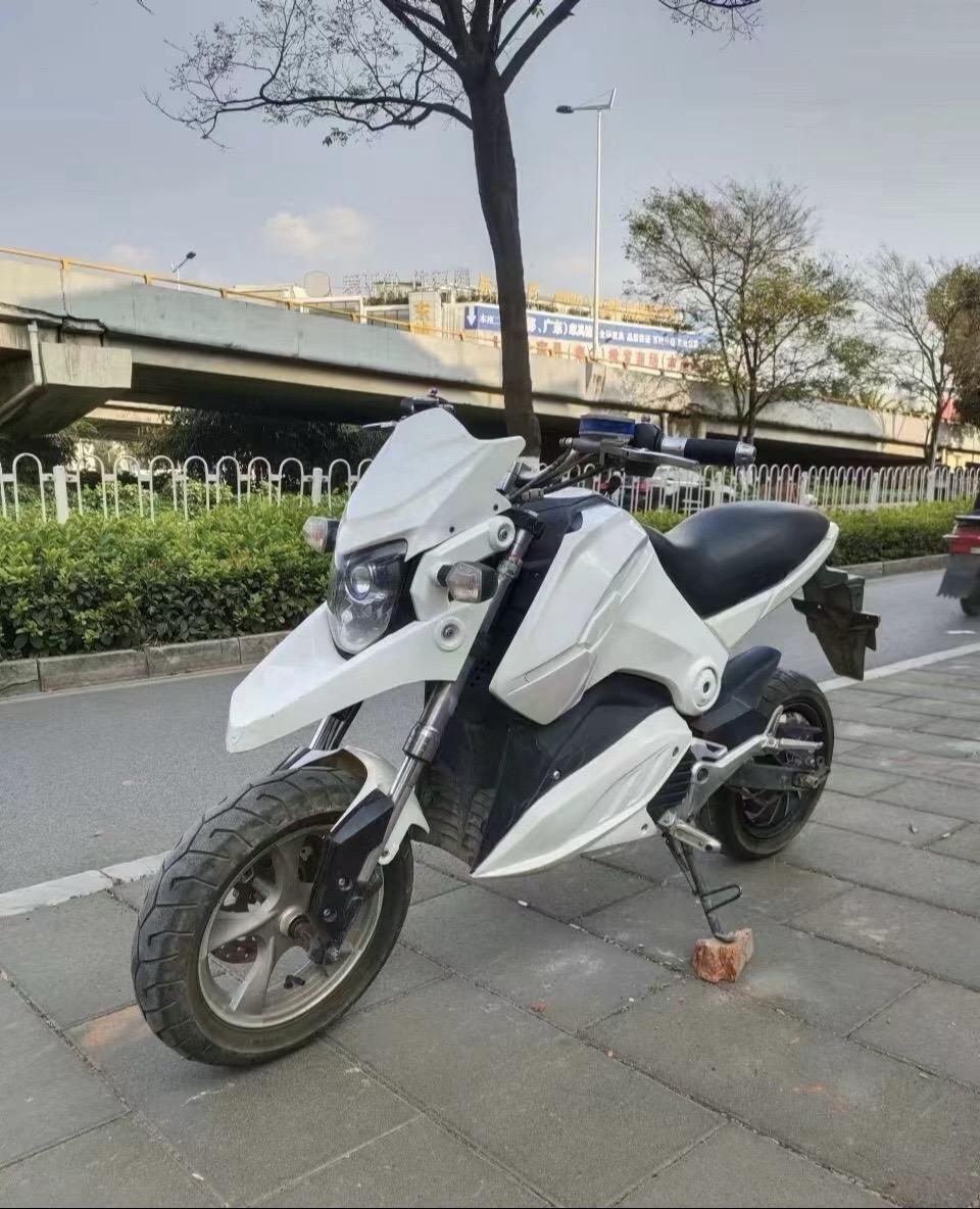 72伏20安大电池,八九新高配白色小猴子m5,成色如图,实车拍照,整车成色