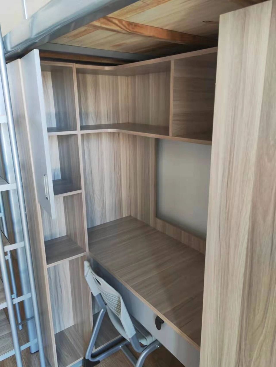 温州理工学院宿舍条件实拍 六人间,上床下桌,独立卫浴,带阳台,有空调