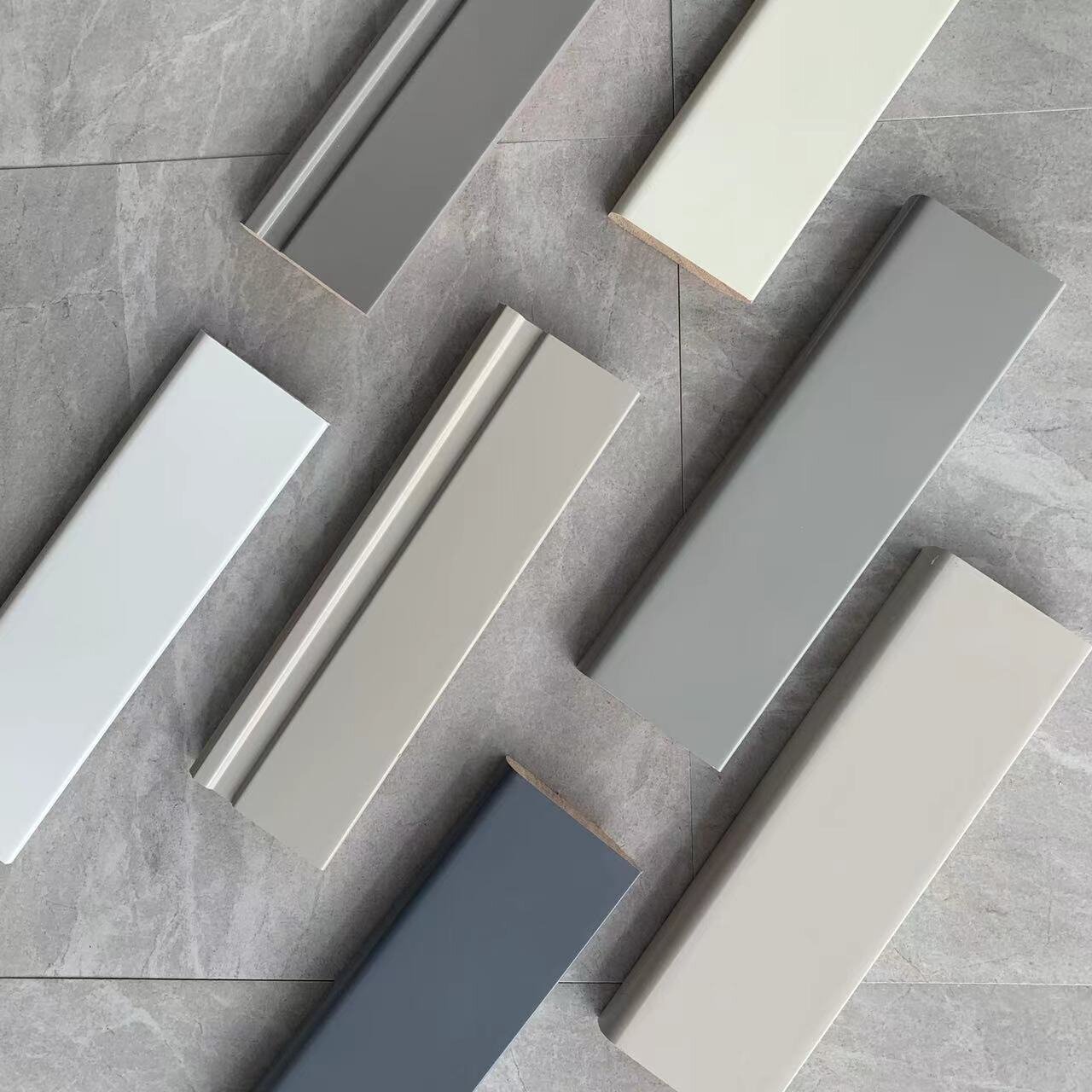 家装小科普|踢脚线明装和暗装有什么区别? 🕶️明装踢脚线的优点: