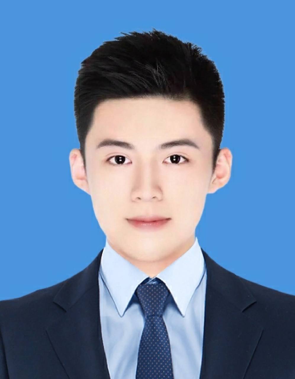 在日常生活中除了一寸,二寸照外,还有五寸照适用于众多场合,常见的就