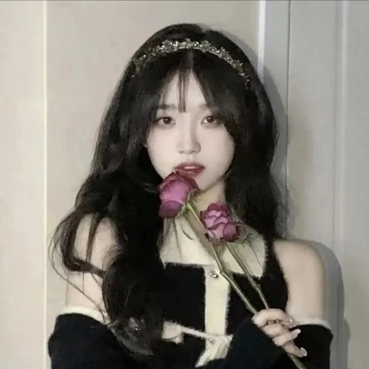女生黑色系真人头像