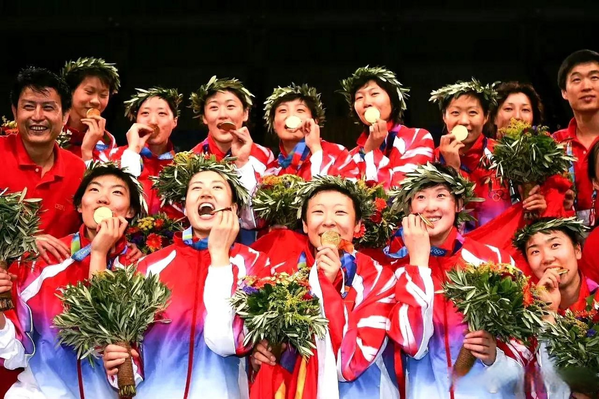 中国女排2004年雅典奥运会夺冠,时隔了12年,在里约奥运会再次夺冠!
