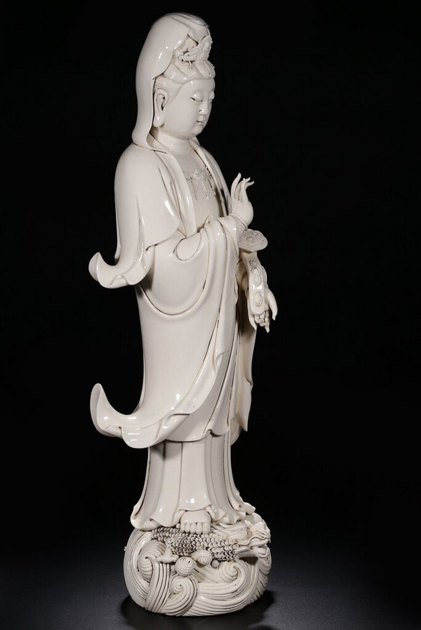民国,"何朝宗印"款德化观音立像高77厘 民国,"何朝宗印"款德化观音