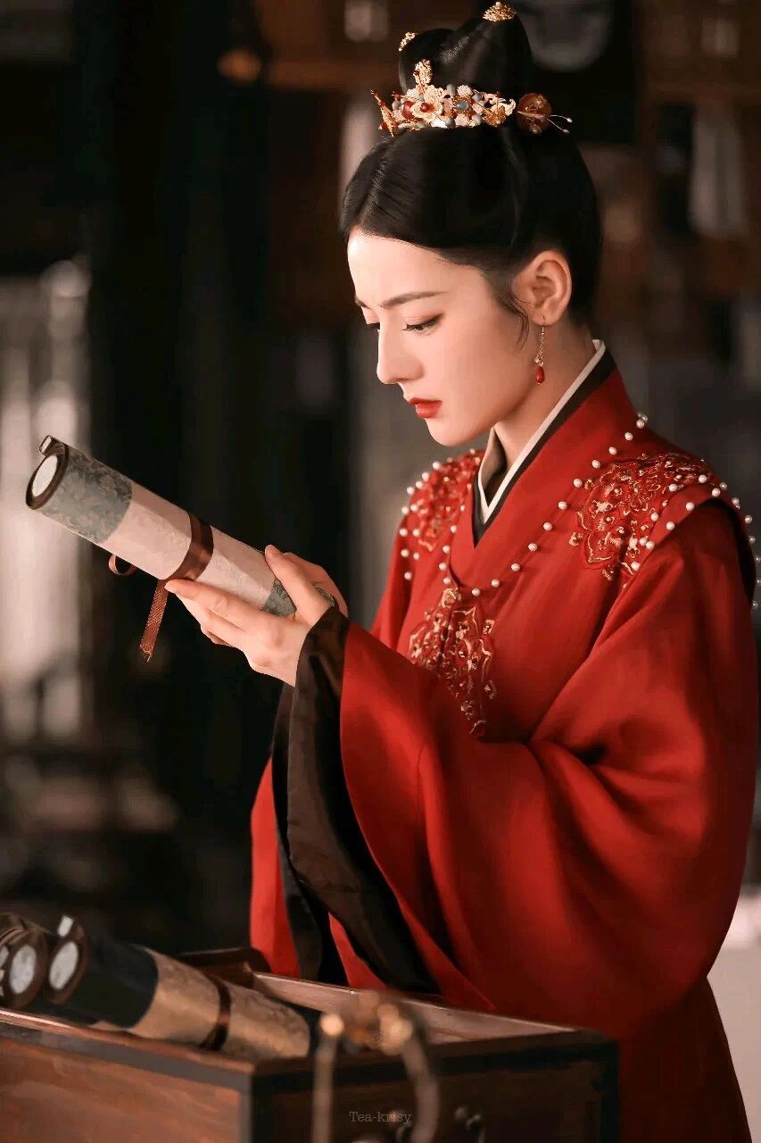 安乐传迪丽热巴红衣壁纸
