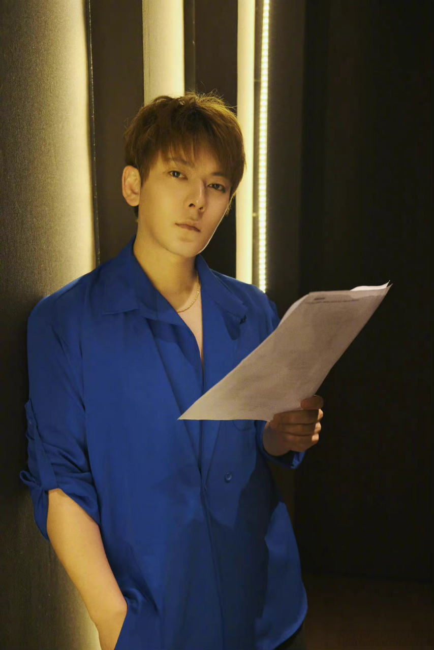 陈翔身材# 和以前比起来陈翔肉眼可见的胖了,而且还是胖了不少,连手