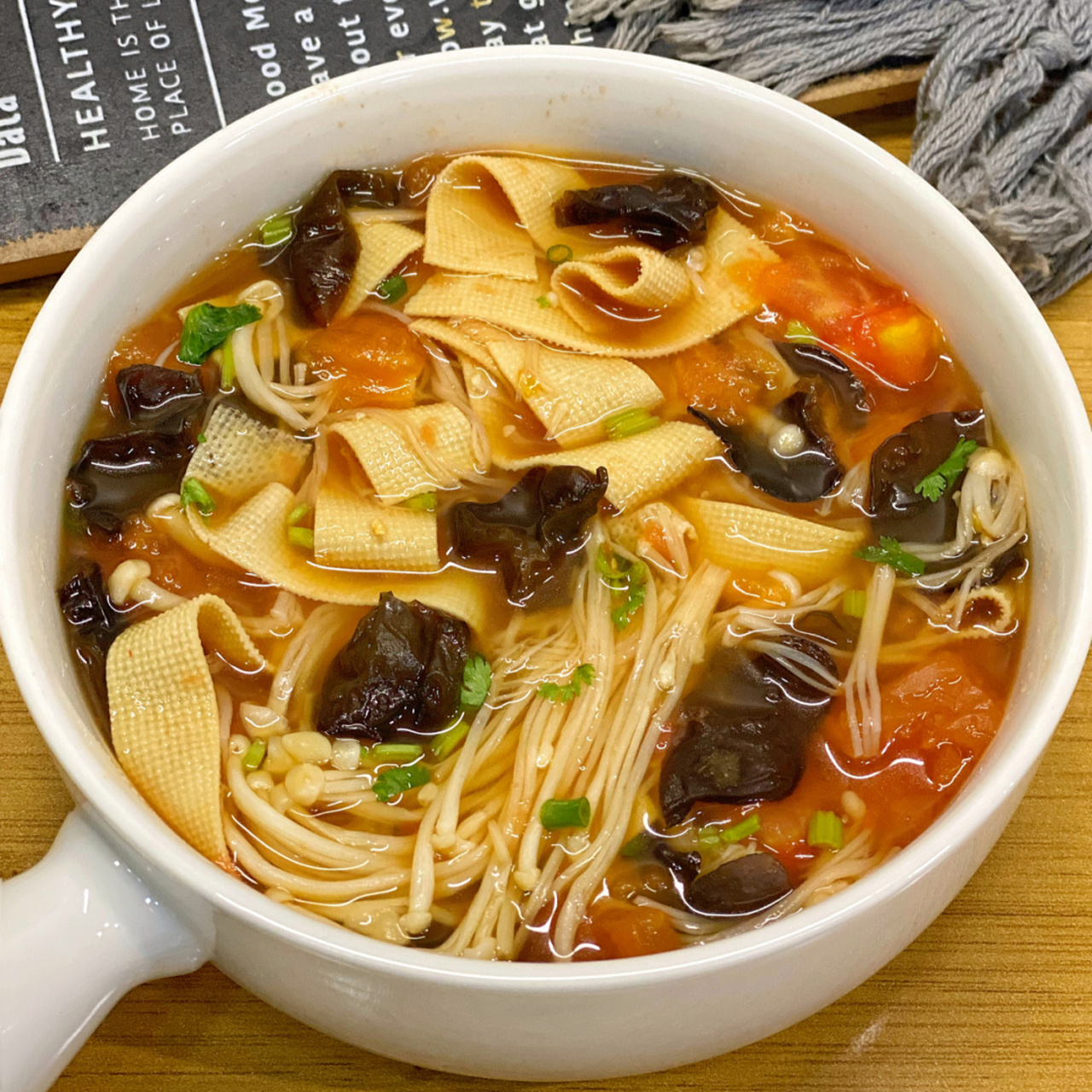 减脂餐之光～ 巨简单的番茄豆皮汤,低卡无油,好喝到灵魂出窍 酸甜鲜美