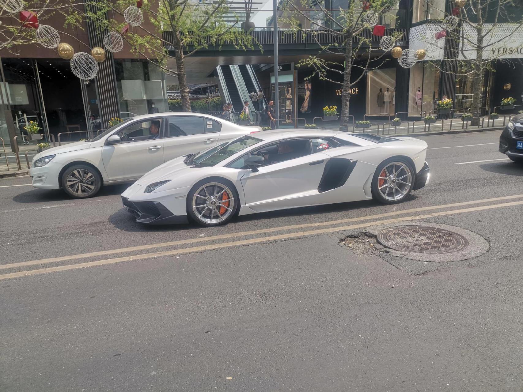 兰博基尼大牛埃文塔多lp700,落地价800万