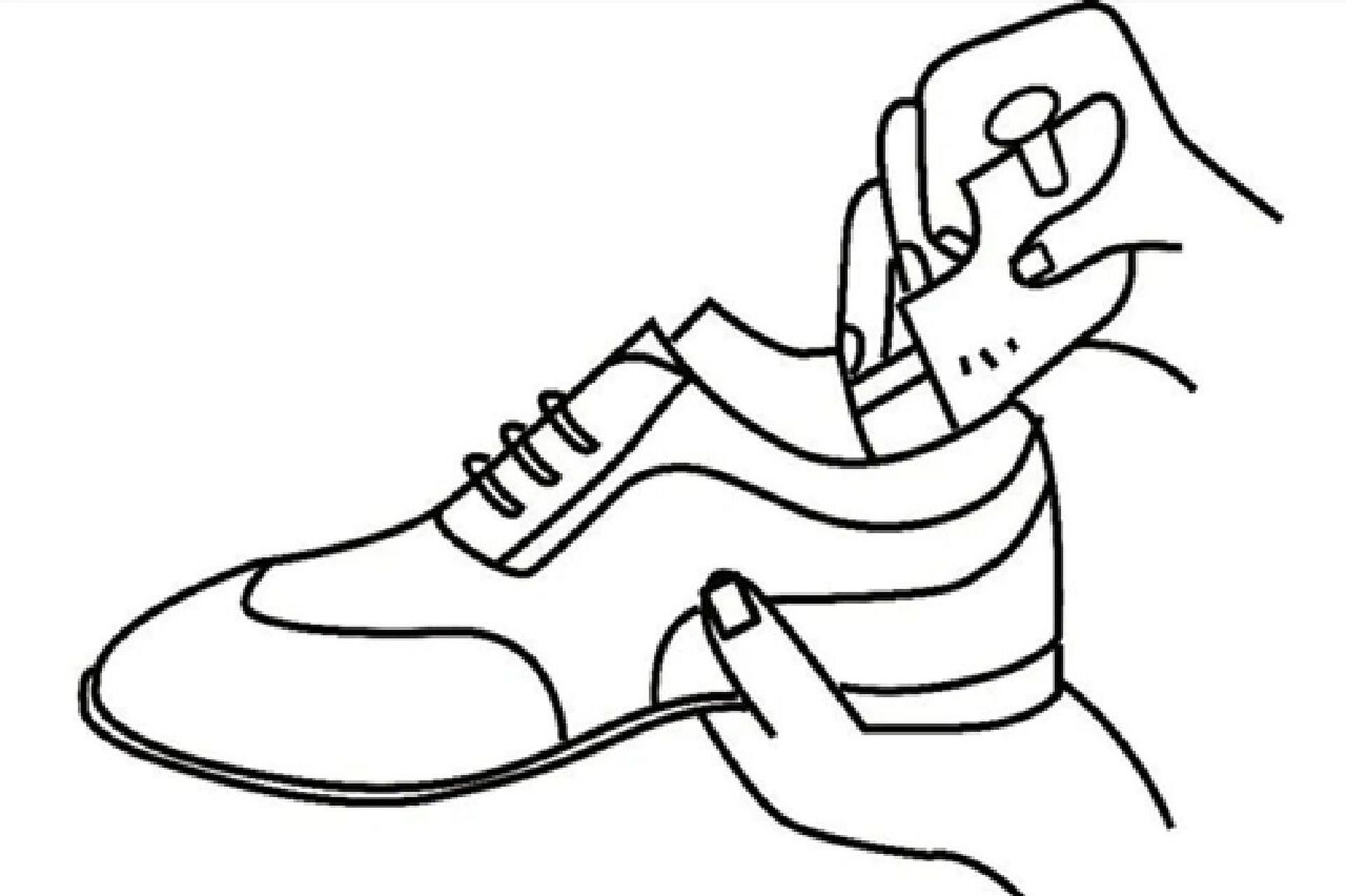 但被雨水打湿的皮鞋,换下时若忘了处理,之后可能就会出现难对付的小