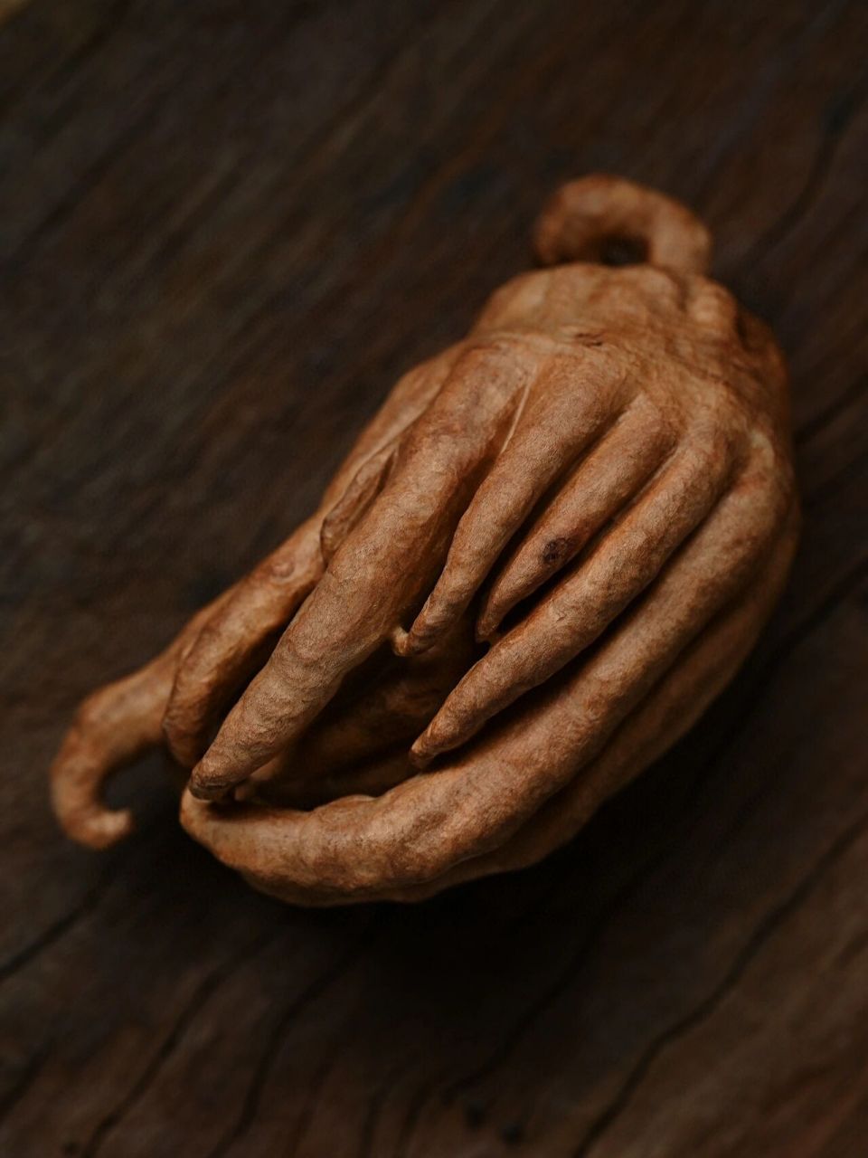 佛手古朴自然,把玩,清供置于案上,几度风雅 老山檀"佛手" 色泽温润,纯