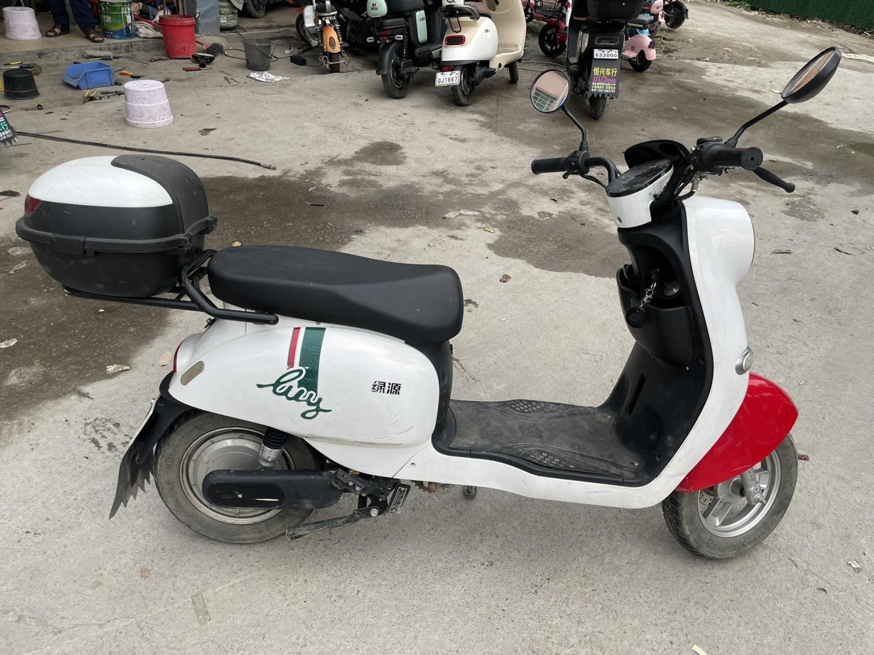 二手绿源电动车.5个大电池,证件齐全,价格1600元.