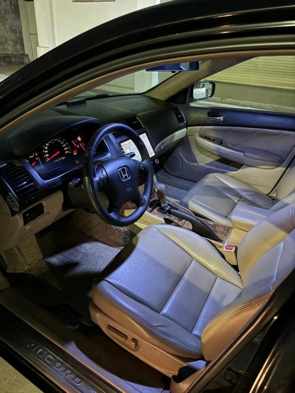 全款一口价11800不包过户费用 只限今晚 05年本田雅阁2.