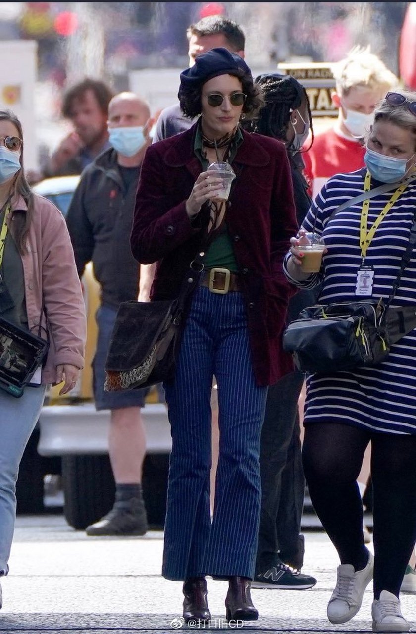 曾出演电视剧《伦敦生活》的女星菲比·沃勒-布里奇(phoebe waller