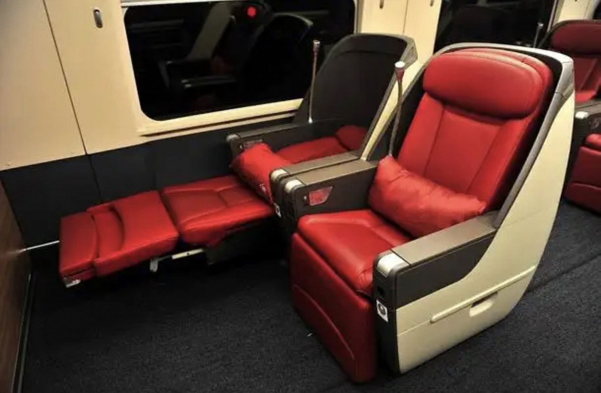 高铁商务座,一等座和二等座的区别 中国铁路有g,d,c三种不同车次.