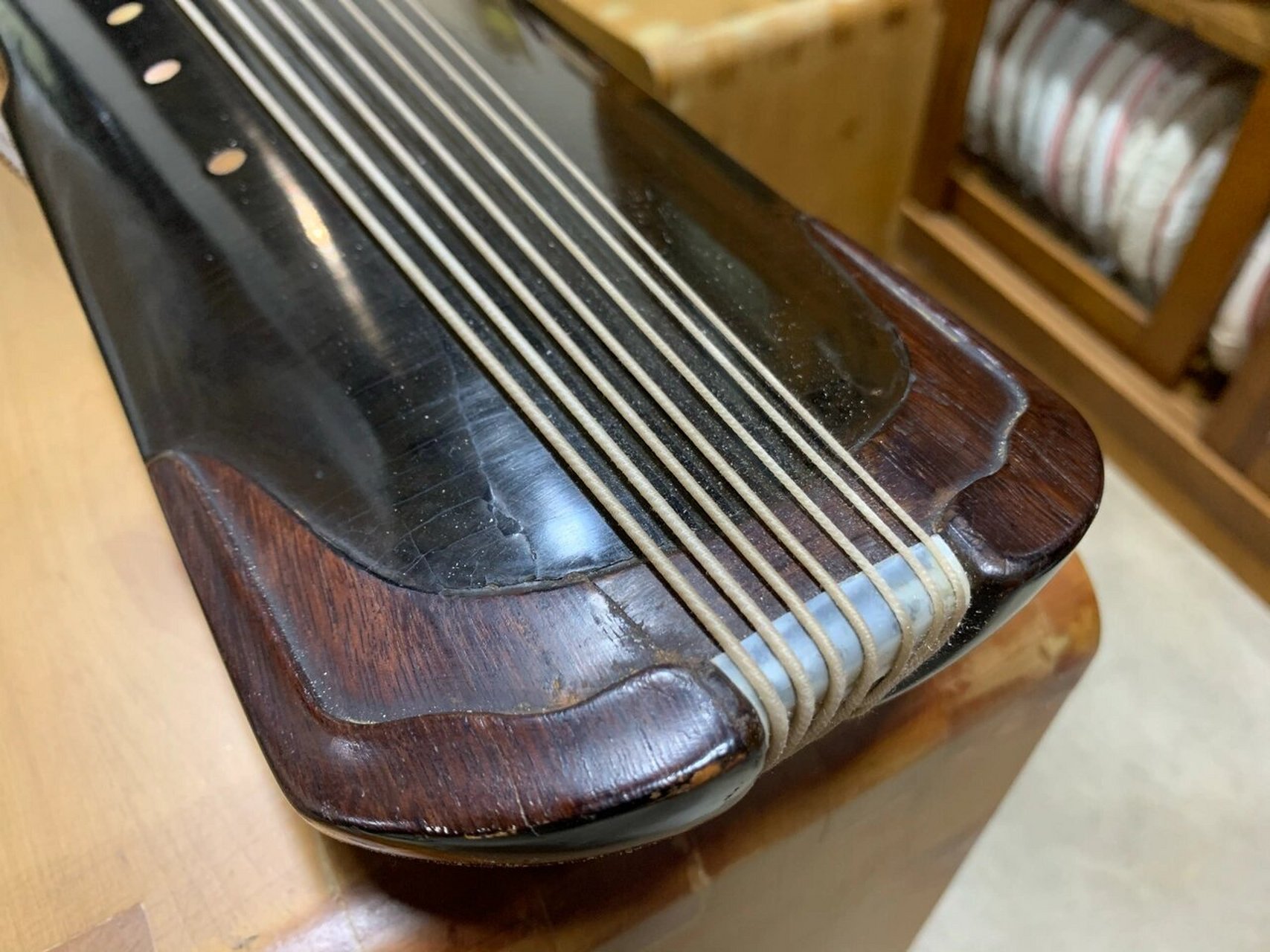 抚元代朱致远製古琴「寒泉」 朱致远款仲尼式琴 通长119.4cm,额宽17.