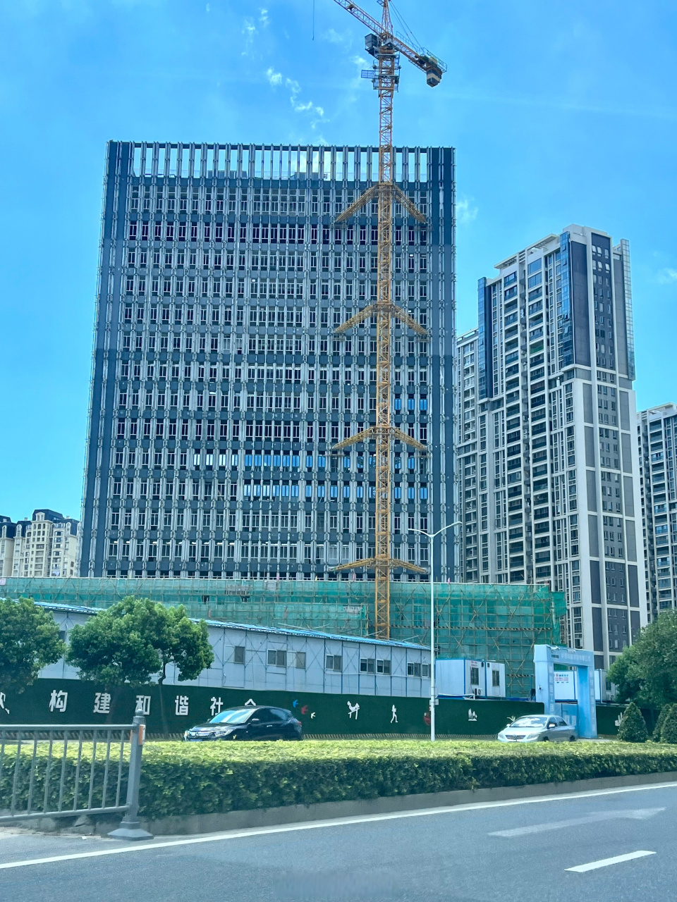 城视汕头# 海关大楼上幕墙了