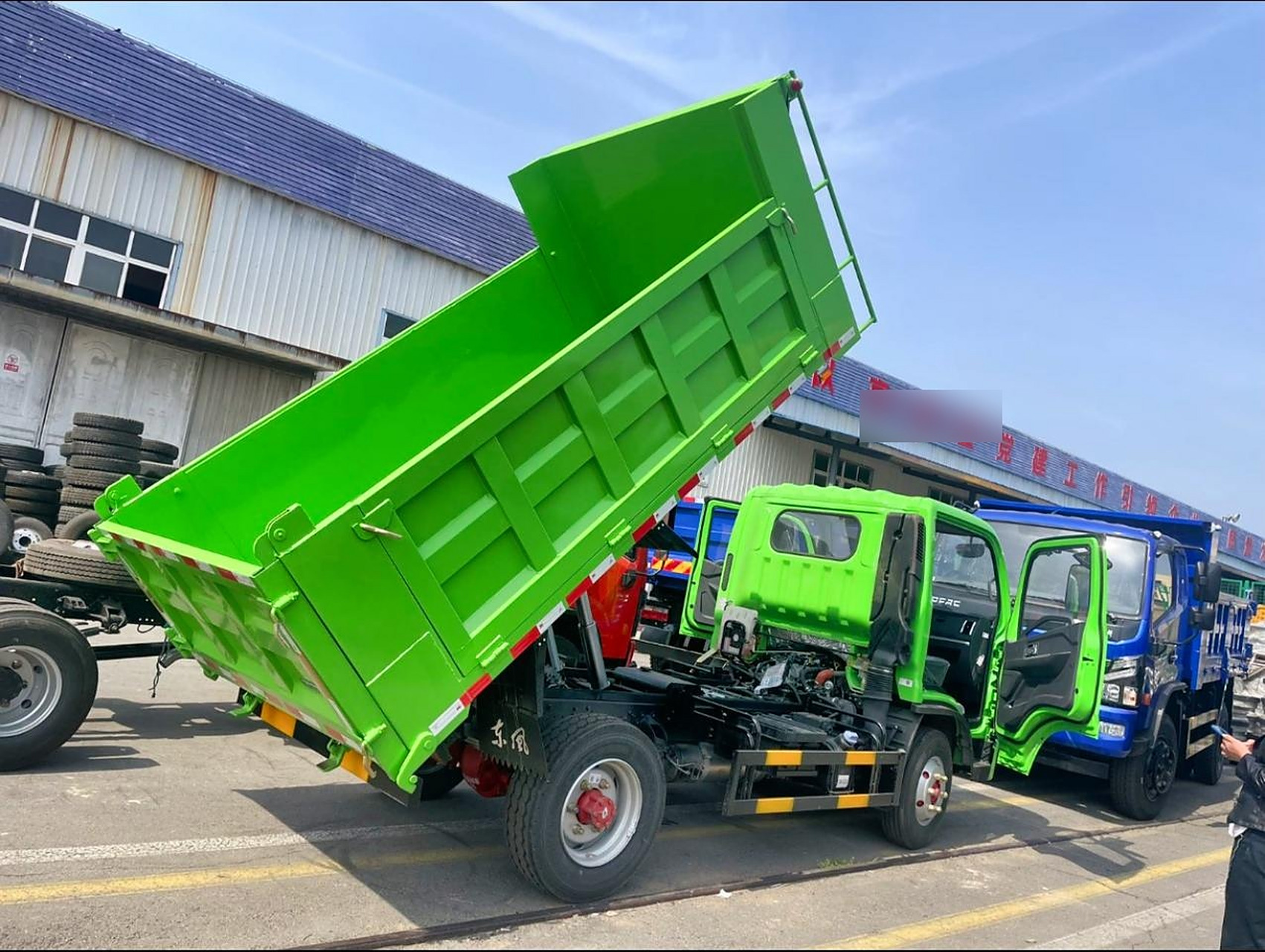 东风福瑞卡国六新规蓝牌小型自卸车.