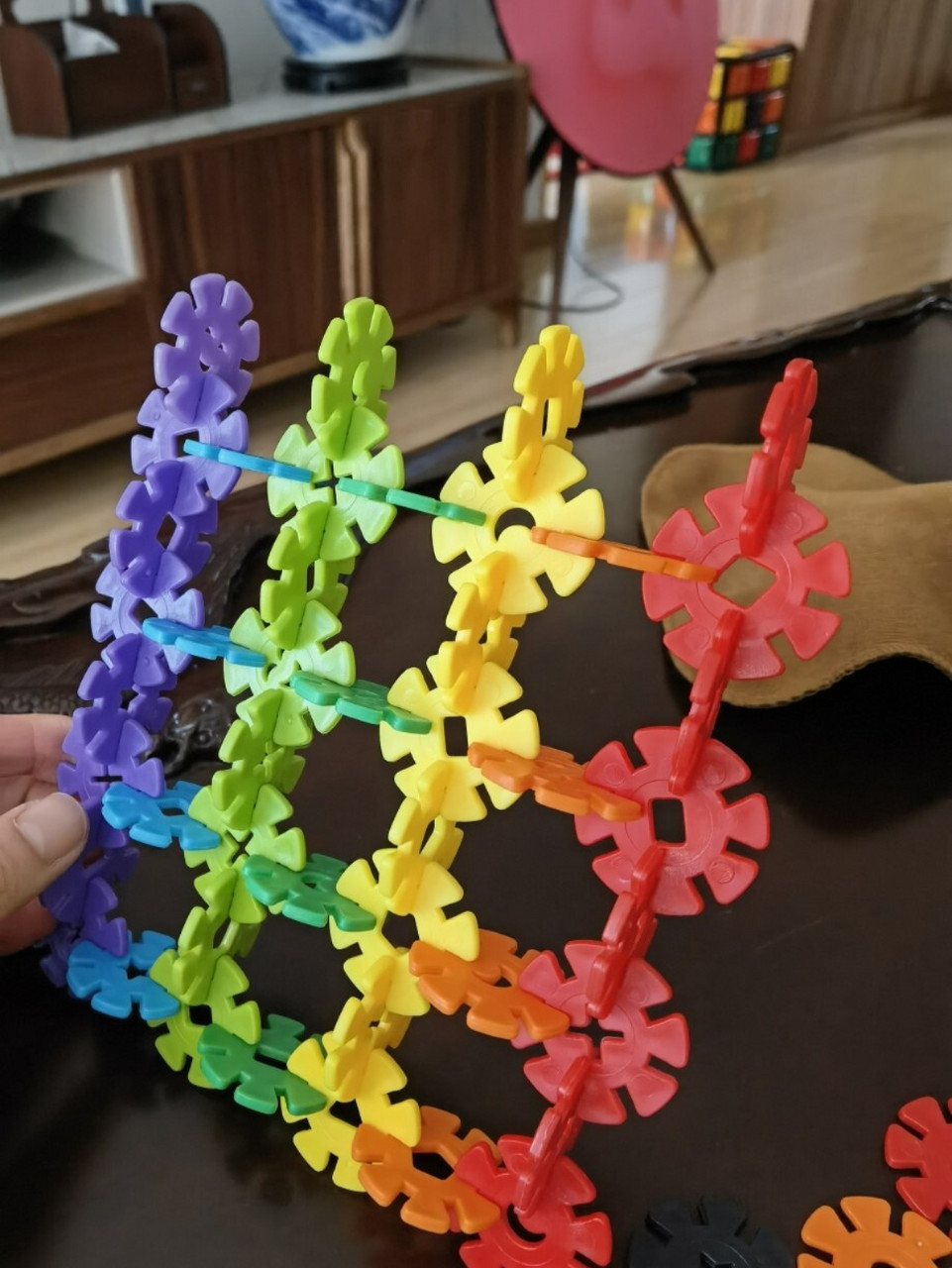 雪花片制作儿童乐园滑滑梯 1.先做彩虹屋顶 2.