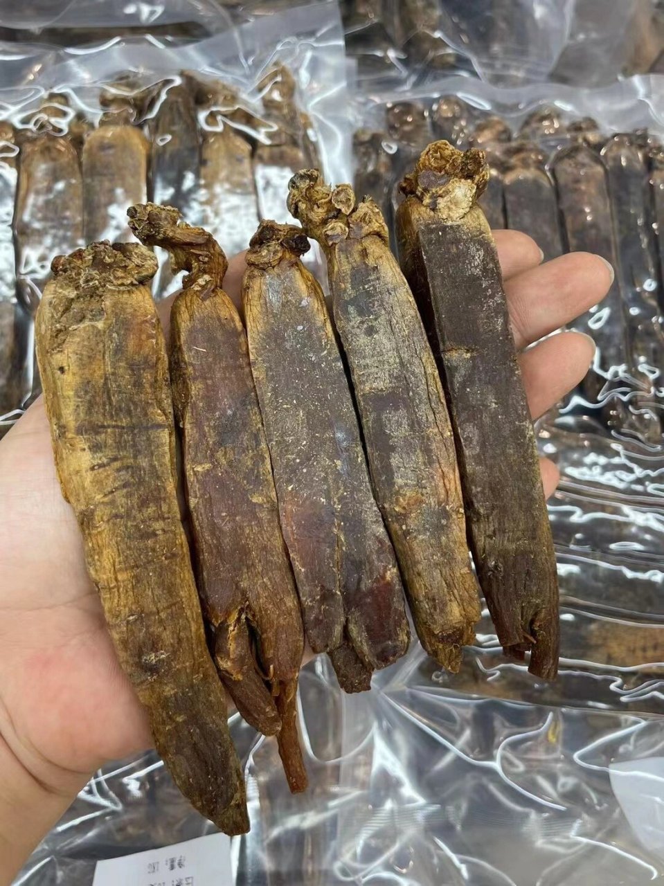 超大规格集安老边条参,一斤10支,90880/斤 对于身体虚弱的女性来说