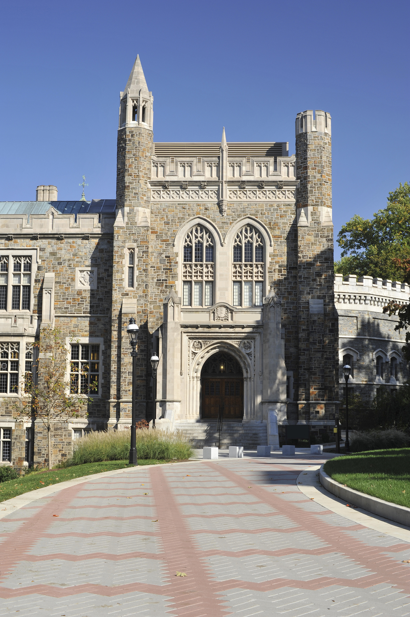 听说了吗?那个25岁的中国女生,在哈佛的演讲台上发声了!她是谁?