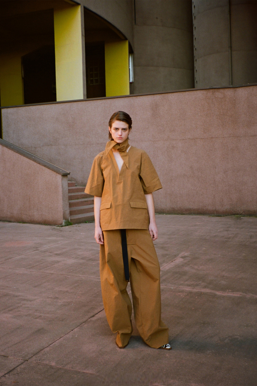 plan-c  以精致优雅美学为设计理念,采用特殊面料,打造出高品质的现代