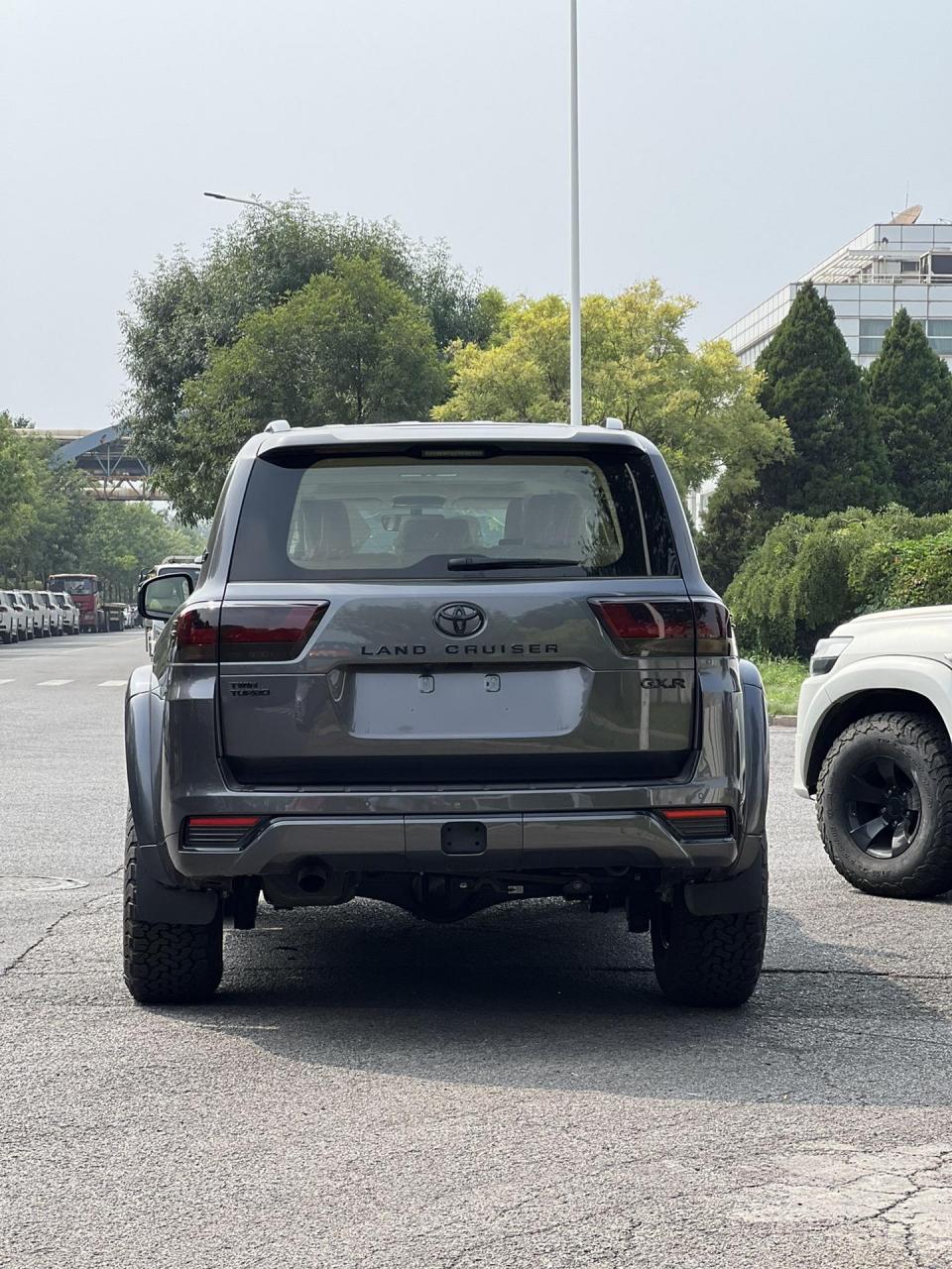 全新酷路泽lc300 3.5tt 黑金刚.