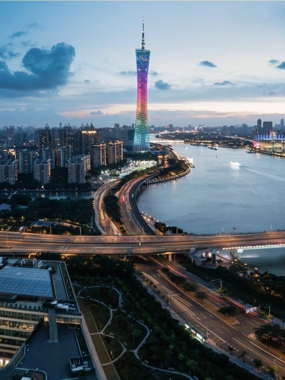 绝美广州夜景～选一个夜晚飞向小蛮腰91 广州塔是广州最地标性的