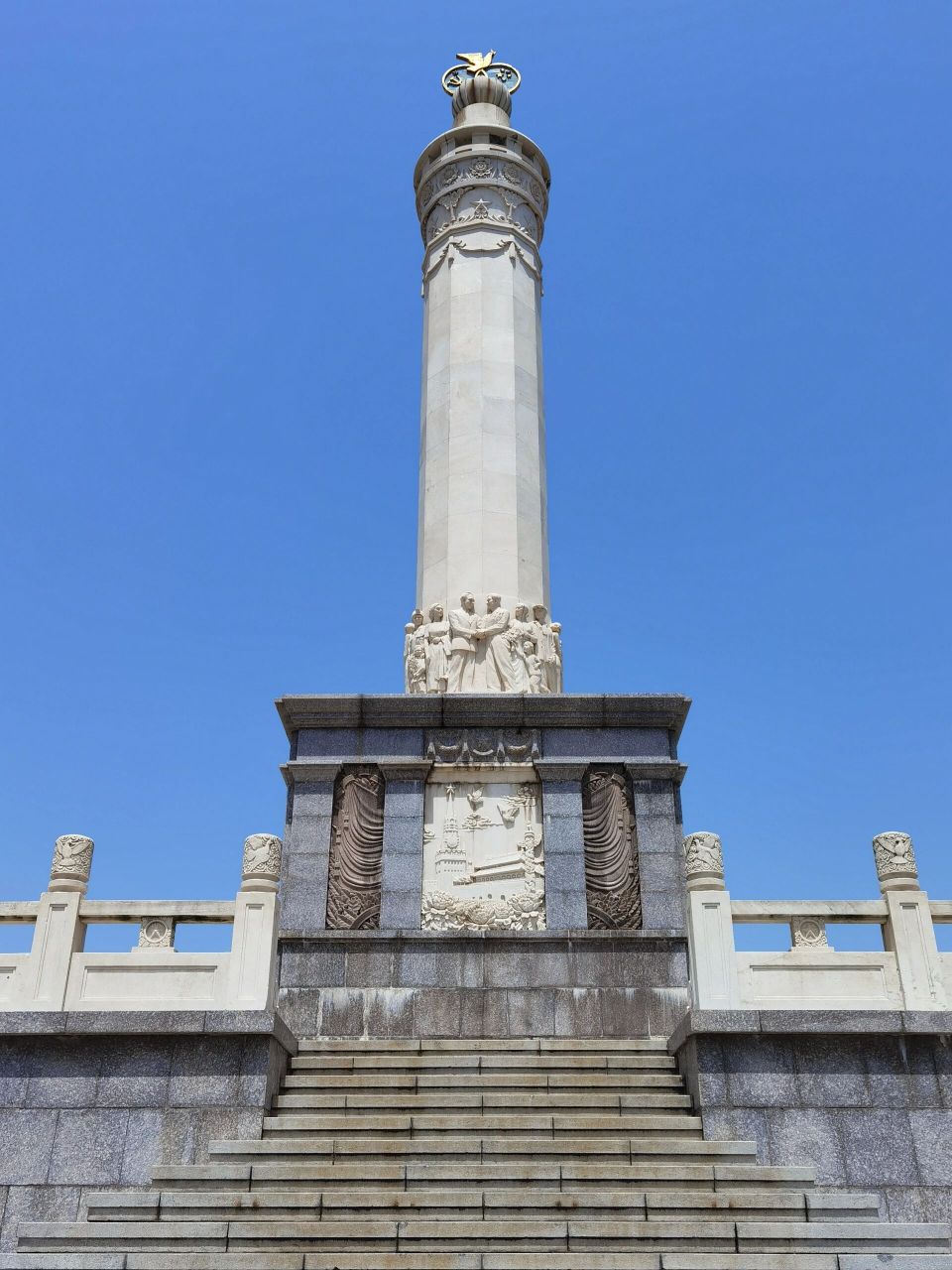 大连·中苏友谊纪念塔 中苏友谊纪念塔位于大连旅顺口区太阳沟,为全国