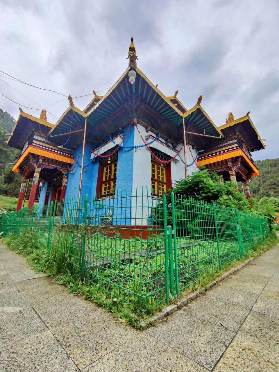 喇嘛岭寺:林芝最大的寺庙  雨中偶遇,虽然小众,却是林芝最大的寺庙.林