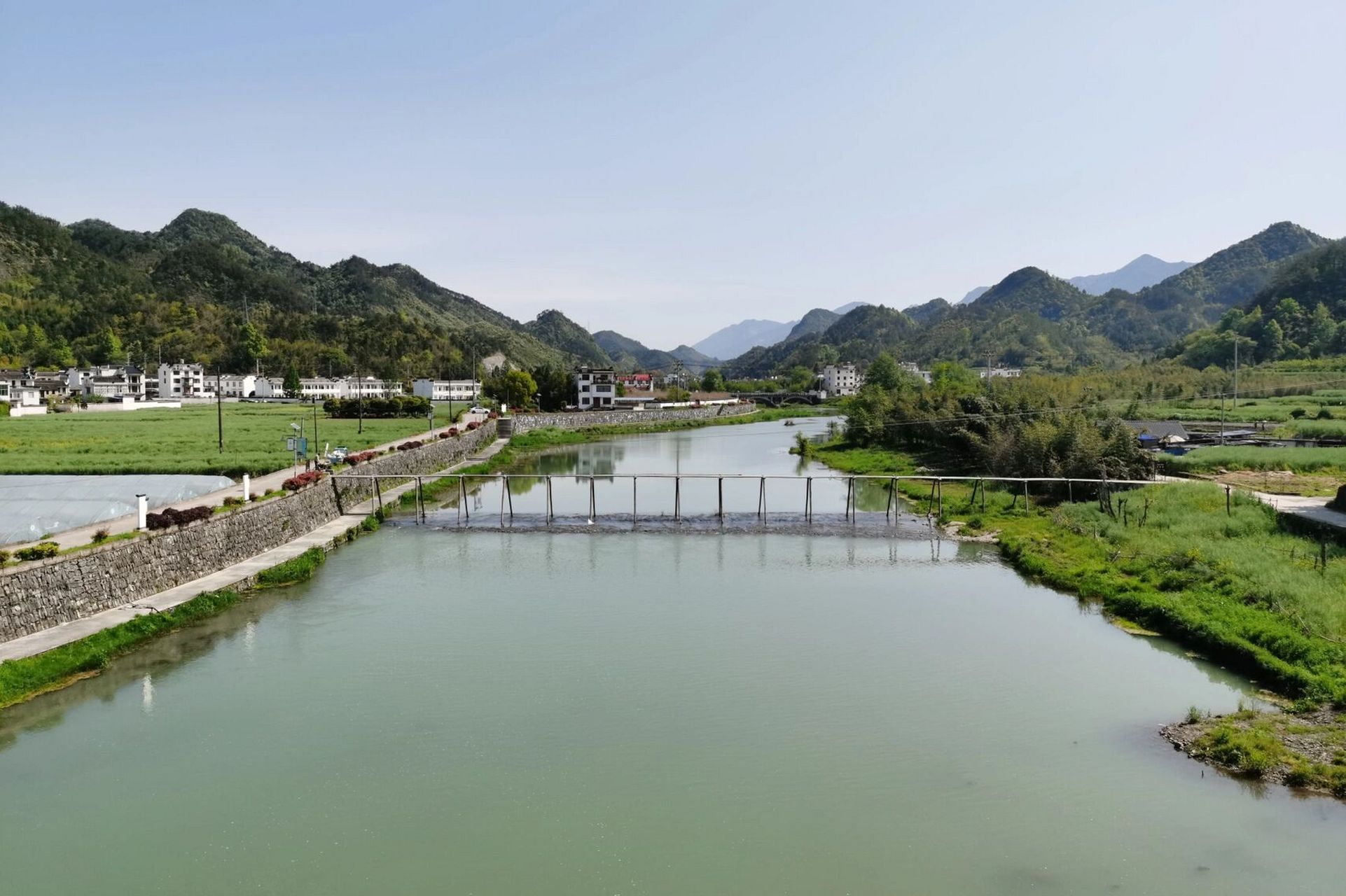 龙须山,行走在山脊沙漠#每周一山 龙须山位于安徽宣城市绩溪县登源河