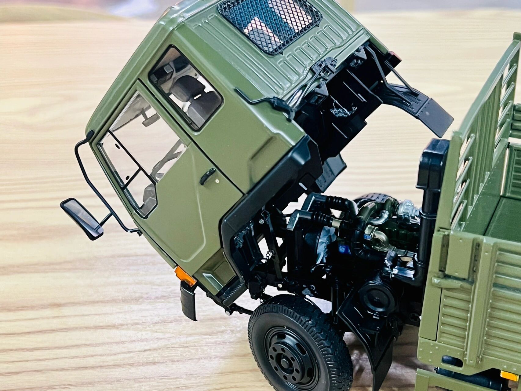 1/24 解放j3卡车模型 一代经典解放j3卡车模型,来自世纪龙出品,话不多