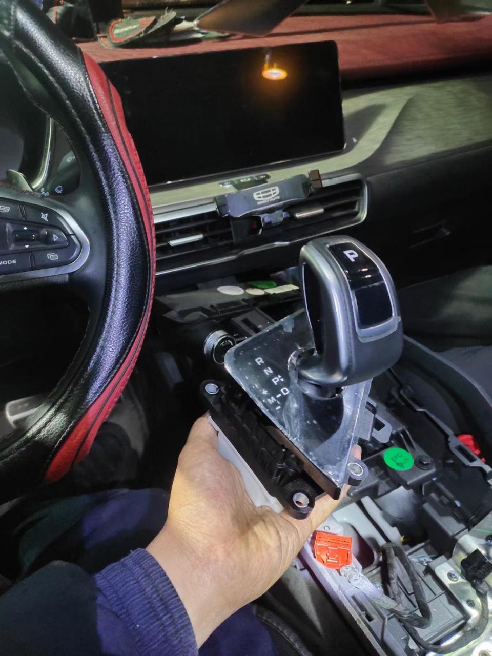 新款吉利嘉际 缤越 博越等车型  这种电子档杆的挂不上p档 不升6档7档