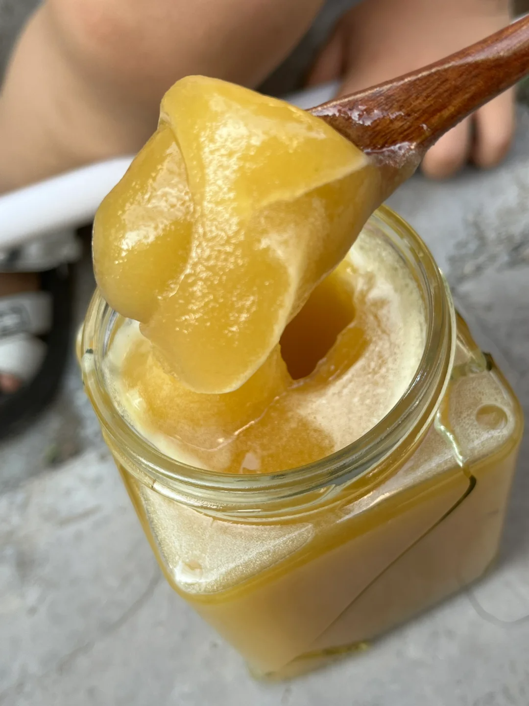 花生米泡蜂蜜步骤图片(花生泡蜂蜜水功效)